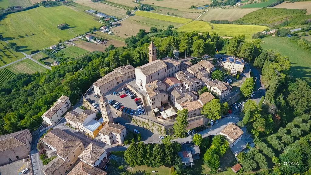 Albergo Diffuso Borgo Montemaggiore Montemaggiore al Metauro ภายนอก รูปภาพ